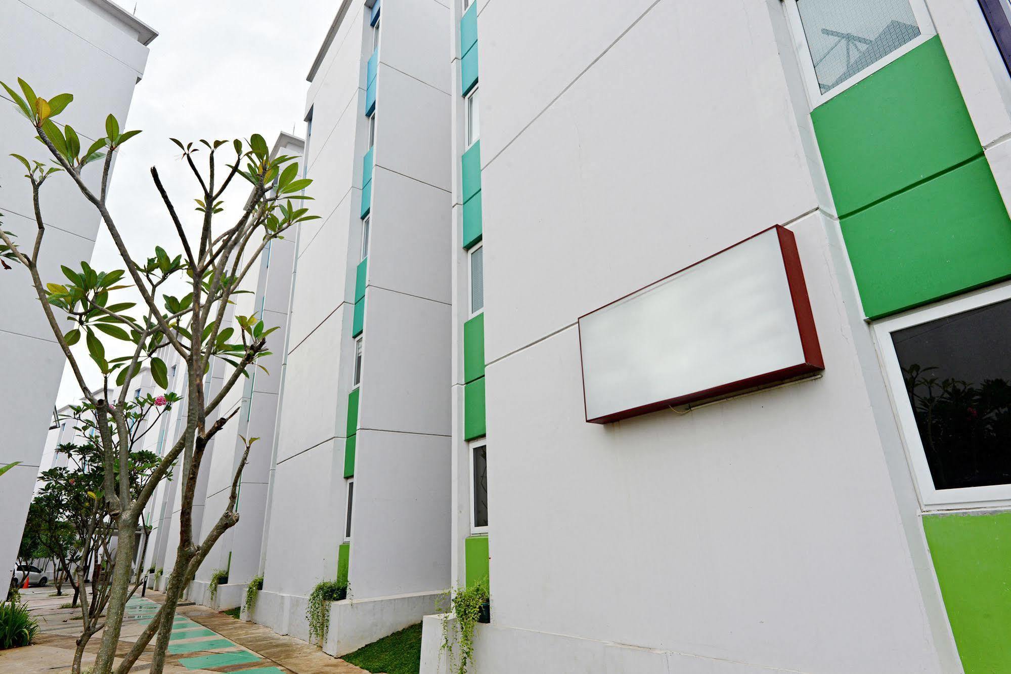 Zen Rooms Basic Tangerang Aeropolis Esterno foto