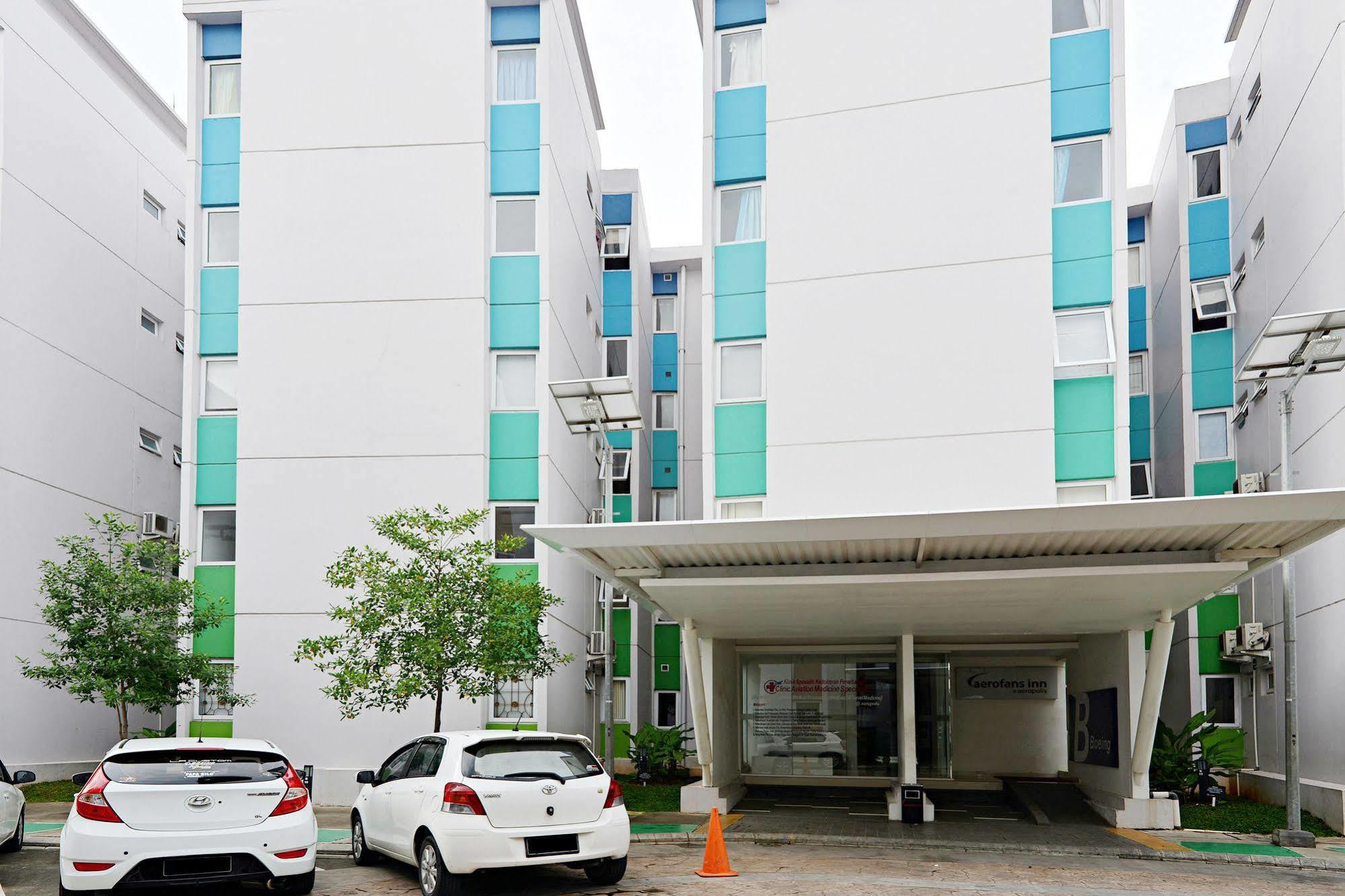 Zen Rooms Basic Tangerang Aeropolis Esterno foto