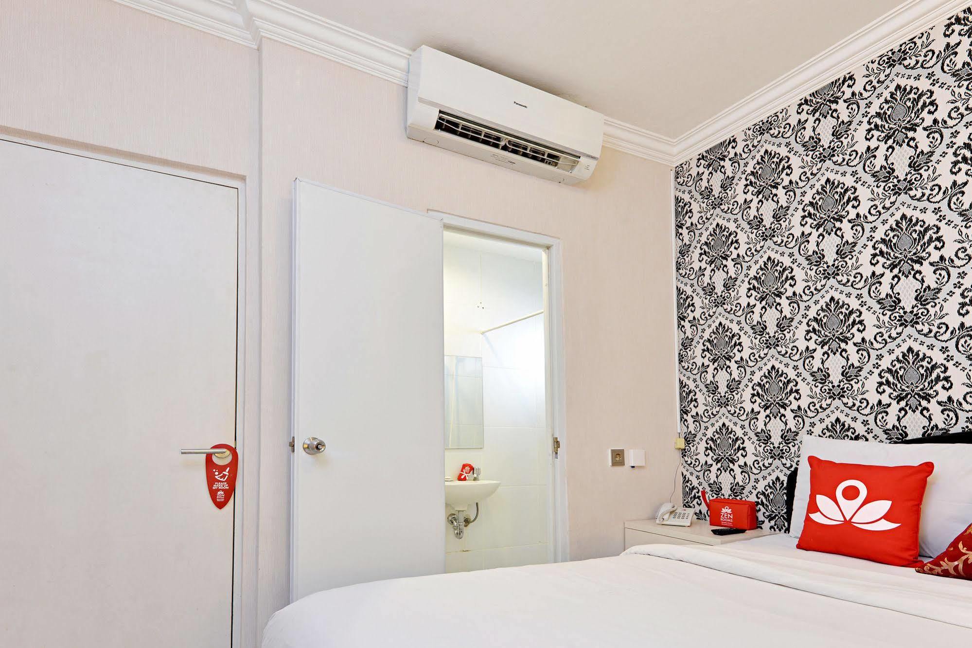 Zen Rooms Basic Tangerang Aeropolis Esterno foto