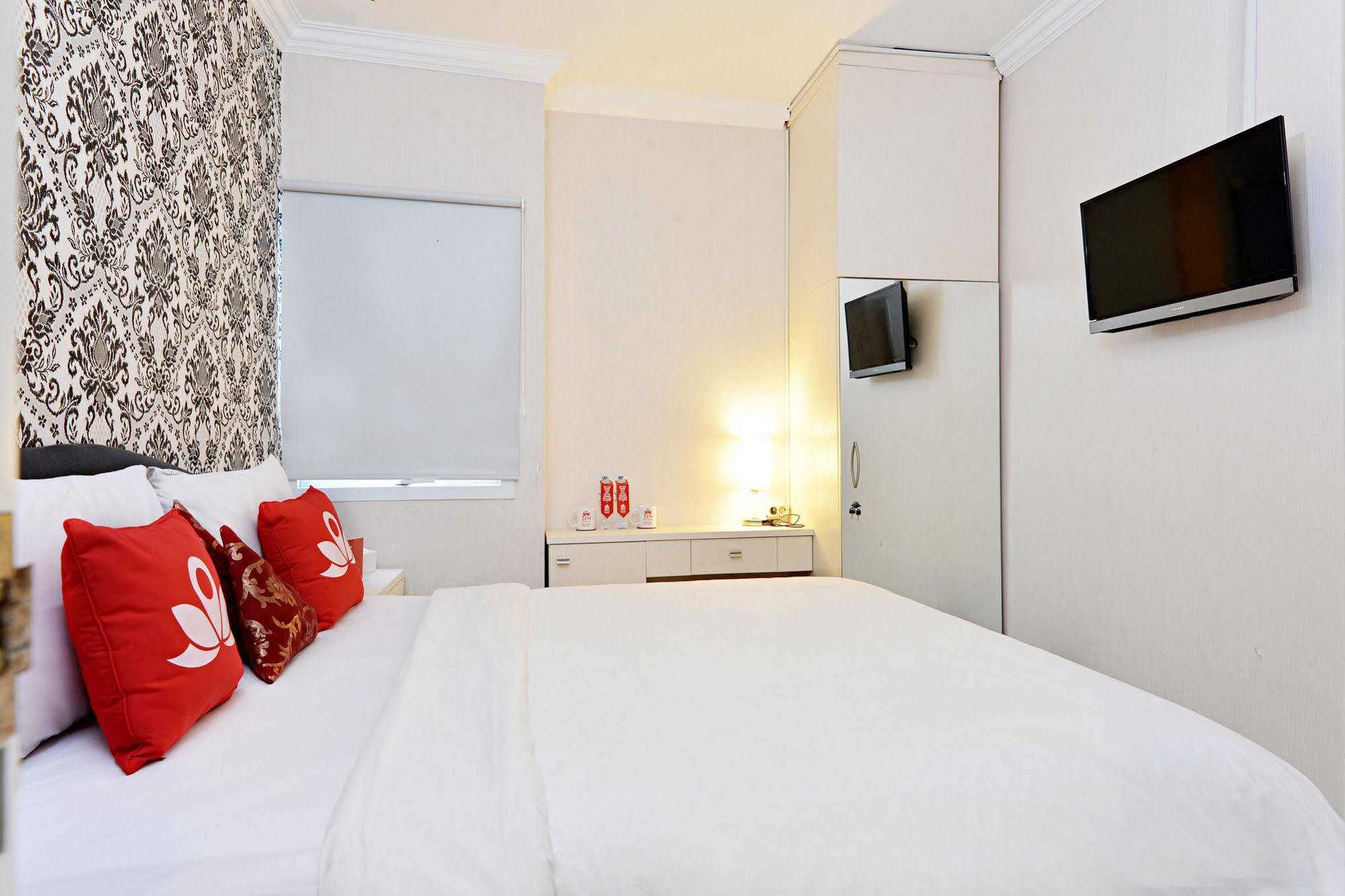Zen Rooms Basic Tangerang Aeropolis Esterno foto